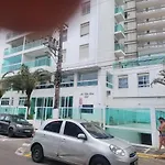 Exclusiva Varanda pé na areia Pitangueiras Guarujá